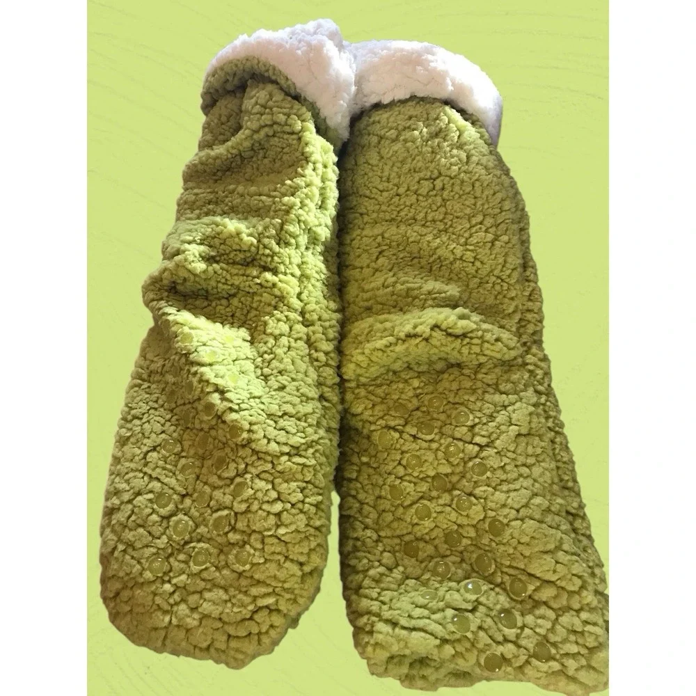 NEW American Eagle Dr Seuss AE Outfitters The Grinch Plush Socks Sherpa Inside‎